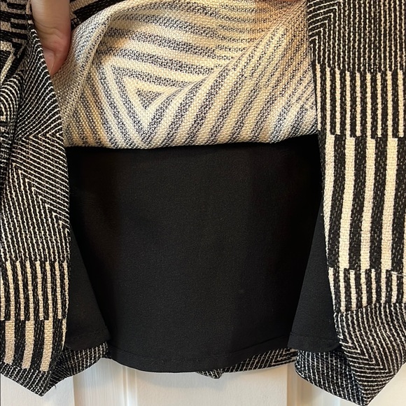 Anthropologie HD in Paris Black and White Geometric Tapestry Tank Top - Sz Small - Picture 10 of 16